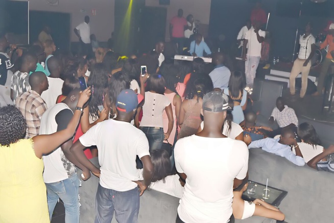 LE BLOOW des fans au Bloowy avec Pape Diouf. Regardez. Rendez - vous ce dimanche soir au Baramundi avec les lions de la téranga. LE BLOOW des fans au Bloowy avec Pape Diouf. Regardez. Rendez - vous ce dimanche soir au Baramundi avec les lions de la téranga.