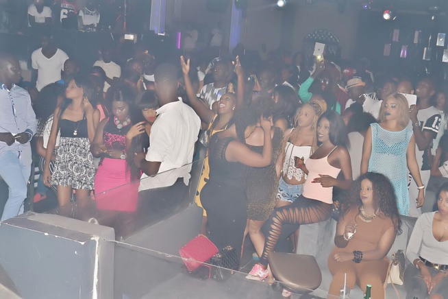 LE BLOOW des fans au Bloowy avec Pape Diouf. Regardez. Rendez - vous ce dimanche soir au Baramundi avec les lions de la téranga. LE BLOOW des fans au Bloowy avec Pape Diouf. Regardez. Rendez - vous ce dimanche soir au Baramundi avec les lions de la téranga.