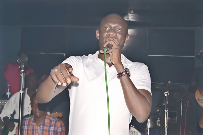 LE BLOOW des fans au Bloowy avec Pape Diouf. Regardez. Rendez - vous ce dimanche soir au Baramundi avec les lions de la téranga. LE BLOOW des fans au Bloowy avec Pape Diouf. Regardez. Rendez - vous ce dimanche soir au Baramundi avec les lions de la téranga.