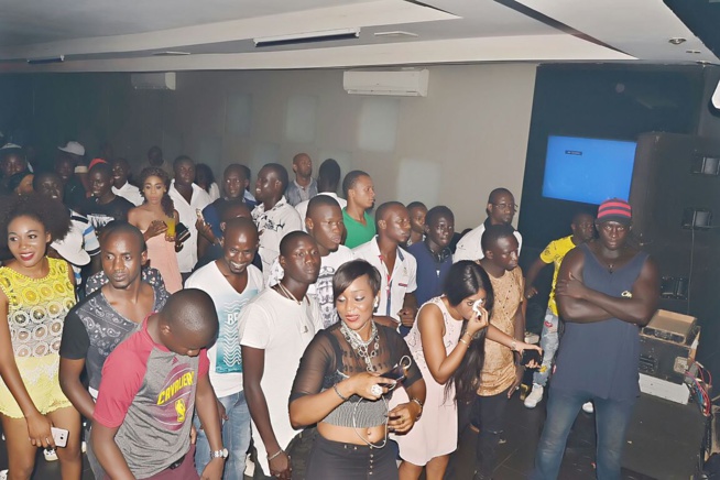 Diao Balde Keita guest star à la soirée de Pape Diouf au BARAMUNDI. Diao Balde Keita guest star à la soirée de Pape Diouf au BARAMUNDI.