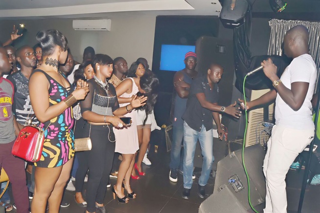 Diao Balde Keita guest star à la soirée de Pape Diouf au BARAMUNDI. Diao Balde Keita guest star à la soirée de Pape Diouf au BARAMUNDI.