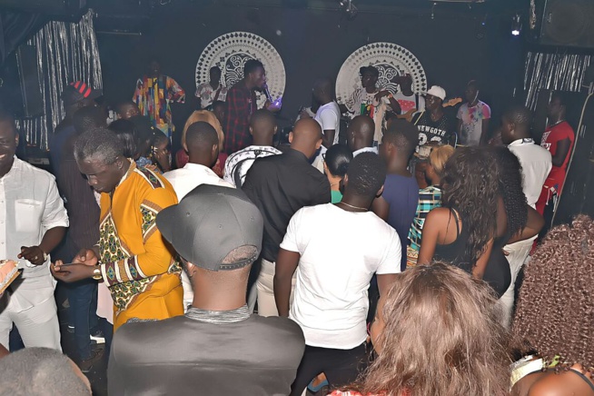 Diao Balde Keita guest star à la soirée de Pape Diouf au BARAMUNDI. Diao Balde Keita guest star à la soirée de Pape Diouf au BARAMUNDI.