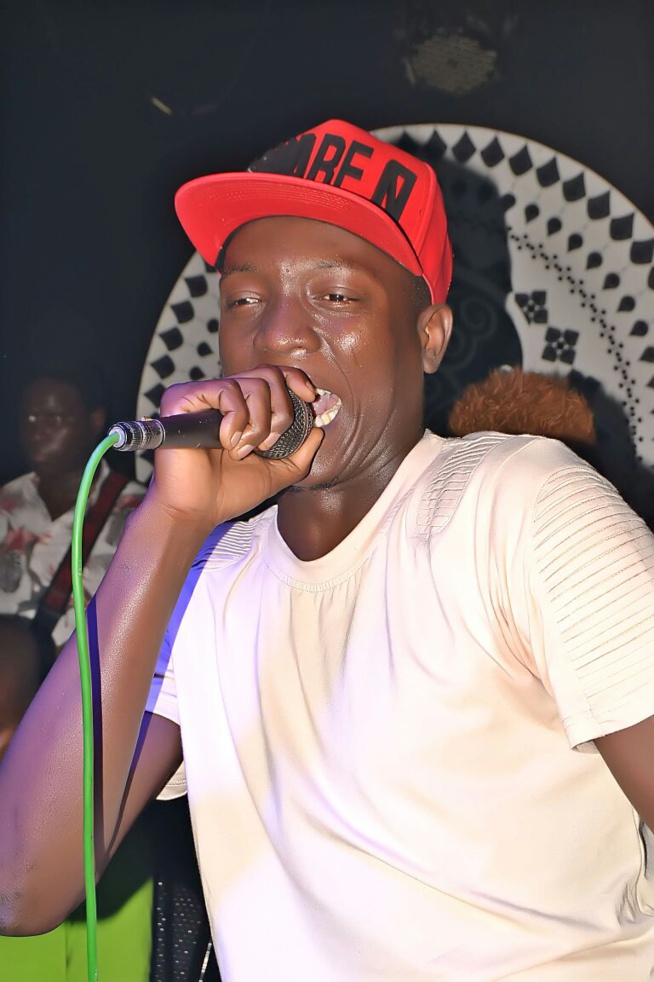 Diao Balde Keita guest star à la soirée de Pape Diouf au BARAMUNDI. Diao Balde Keita guest star à la soirée de Pape Diouf au BARAMUNDI.