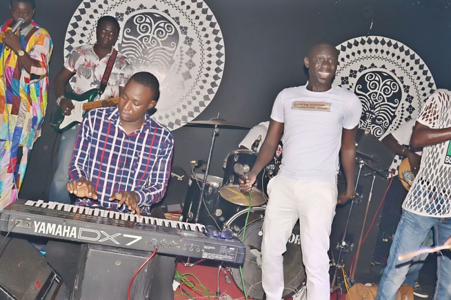 Diao Balde Keita guest star à la soirée de Pape Diouf au BARAMUNDI. Diao Balde Keita guest star à la soirée de Pape Diouf au BARAMUNDI.