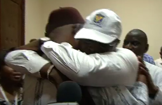 Voila pourquoi Khalifa Sall a craqué, il a du « abandonner » sa douce moitié en France Voila pourquoi Khalifa Sall a craqué, il a du « abandonner » sa douce moitié en France
