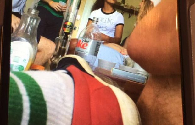 Malia Obama surpris en train de se droguer ? Voici la photo qui fait polémique Malia Obama surpris en train de se droguer ? Voici la photo qui fait polémique