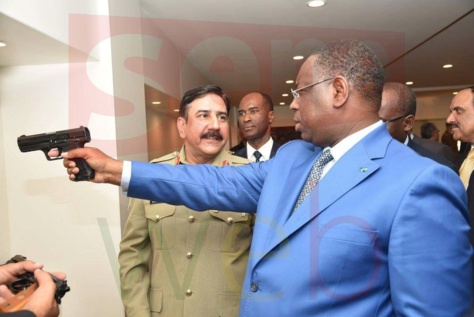 Déthié Fall, vice-président du Rewmi : "Un Président, arme à la main, renvoie à un roi sanguinaire" Déthié Fall, vice-président du Rewmi : "Un Président, arme à la main, renvoie à un roi sanguinaire"