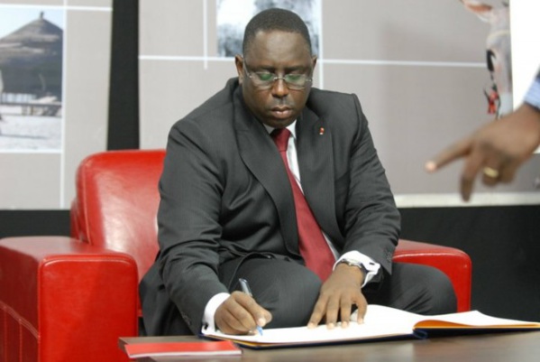 Tabaski 2016 : Macky Sall accorde la grâce à 498 condamnés Tabaski 2016 : Macky Sall accorde la grâce à 498 condamnés