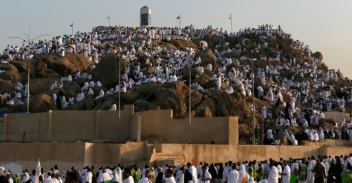 La Mecque: les pèlerins affluent sur le Mont Arafat, moment fort du hajj La Mecque: les pèlerins affluent sur le Mont Arafat, moment fort du hajj