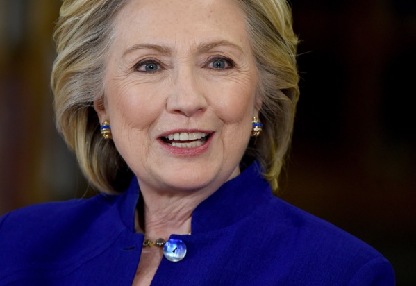 11 Septembre : Hillary Clinton fait un malaise et relance les interrogations sur son état de santé 11 Septembre : Hillary Clinton fait un malaise et relance les interrogations sur son état de santé