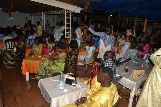 ' Le Ndewlenne' de Ppape Diouf aux fans. Regardez l' ambiance tordue au Just 4 U. ' Le Ndewlenne' de Ppape Diouf aux fans. Regardez l' ambiance tordue au Just 4 U.