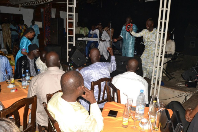 ' Le Ndewlenne' de Ppape Diouf aux fans. Regardez l' ambiance tordue au Just 4 U. ' Le Ndewlenne' de Ppape Diouf aux fans. Regardez l' ambiance tordue au Just 4 U.