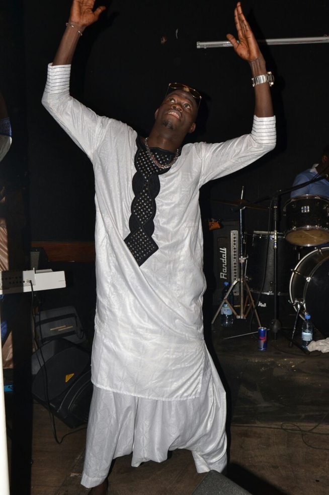 ' Le Ndewlenne' de Ppape Diouf aux fans. Regardez l' ambiance tordue au Just 4 U. ' Le Ndewlenne' de Ppape Diouf aux fans. Regardez l' ambiance tordue au Just 4 U.