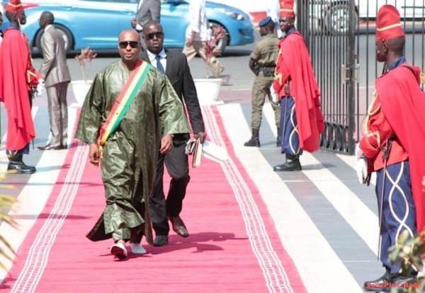 Les jeunes de la coalition Benno Book Yakaar font feu sur Barthélémy Diaz Les jeunes de la coalition Benno Book Yakaar font feu sur Barthélémy Diaz