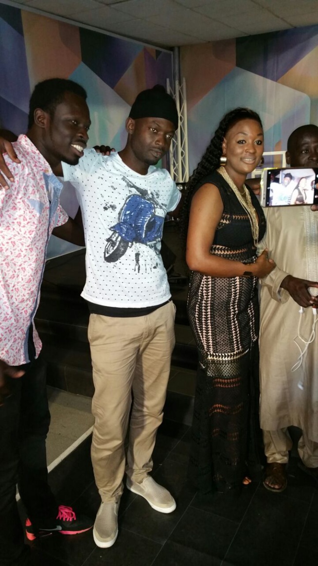 Nouvelle émission, Pape Allé reçoit les photographes Chon? Diop le maire, Mansour Dieng; Titi et Eva Chon. En images