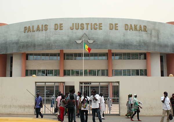 Tivaouane-Diacksao : Une affaire de mœurs entre la mairesse et un étudiant défraie la chronique Tivaouane-Diacksao : Une affaire de mœurs entre la mairesse et un étudiant défraie la chronique