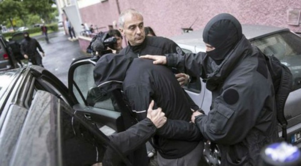 Ibiza, Espagne : Deux Sénégalais arrêtés pour vol avec violence, intimidation et coups et blessures Ibiza, Espagne : Deux Sénégalais arrêtés pour vol avec violence, intimidation et coups et blessures