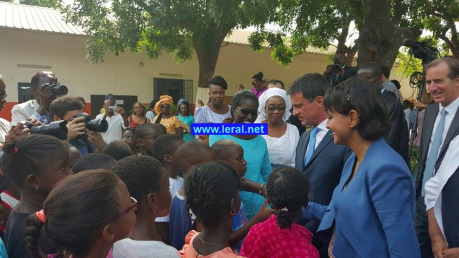 Agenda : Manuel Valls était à l'école franco-sénégalaise Dial Diop avant de rencontrer quelques compatriotes à la Résidence française Agenda : Manuel Valls était à l'école franco-sénégalaise Dial Diop avant de rencontrer quelques compatriotes à la Résidence française