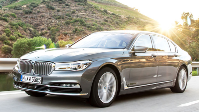 Cheikh Amar offre au Khalife général des mourides une BMW dernier cri Cheikh Amar offre au Khalife général des mourides une BMW dernier cri