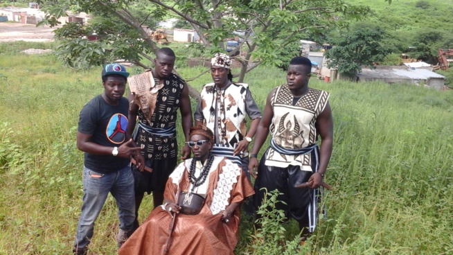 Exclusivité: Les premières images du tournage de la nouvelle vidéo de Mame Goor habillé par Papino création. Regardez
