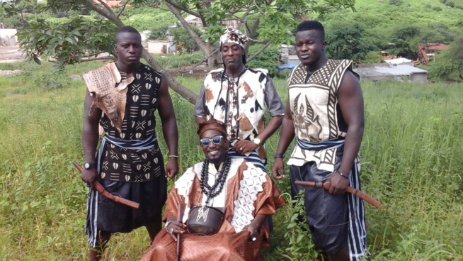 Exclusivité: Les premières images du tournage de la nouvelle vidéo de Mame Goor habillé par Papino création. Regardez