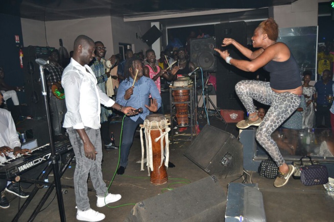 Pape Diouf et la soirée des trophées pour remercier New African Production et ses fans. Le Bloowy chauffe.