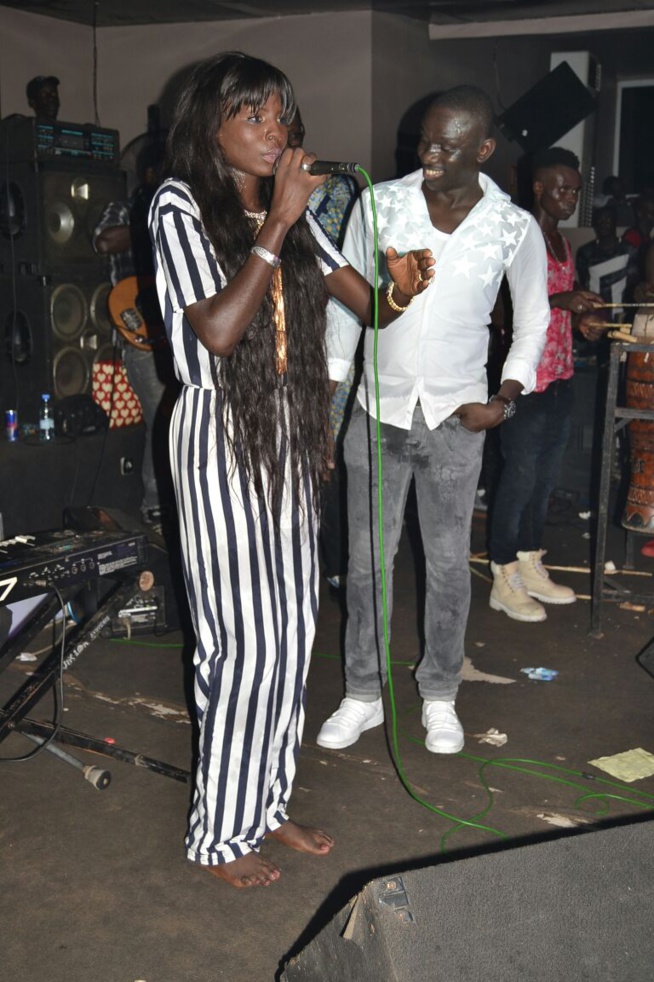 Pape Diouf et la soirée des trophées pour remercier New African Production et ses fans. Le Bloowy chauffe.