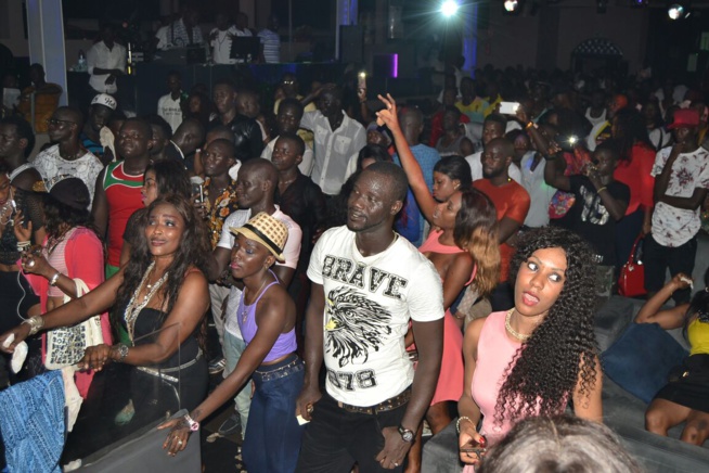 Pape Diouf et la soirée des trophées pour remercier New African Production et ses fans. Le Bloowy chauffe.