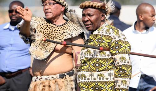 Michael Zuma fait un plaidoyer dramatique à son frère Jacob Zuma, président de l’Afrique du Sud : “Quitte maintenant ou risque d’être tué”
