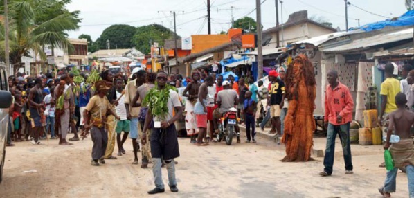 Conflit à propos du kankourang : Mbagnick Ndiaye menace de retenir la subvention à la communauté mandingue Conflit à propos du kankourang : Mbagnick Ndiaye menace de retenir la subvention à la communauté mandingue
