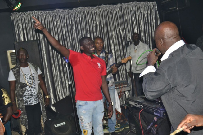 Pape Diouf et la soirée des trophées pour remercier New African Production et ses fans. Le BARAMUNDI chauffe.