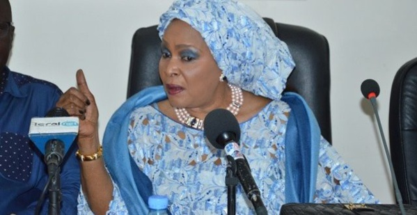Aïda Ndiongue accuse : "Abdoul Mbaye est à l'origine de tous les problèmes qui m'assaillent" Aïda Ndiongue accuse : "Abdoul Mbaye est à l'origine de tous les problèmes qui m'assaillent"
