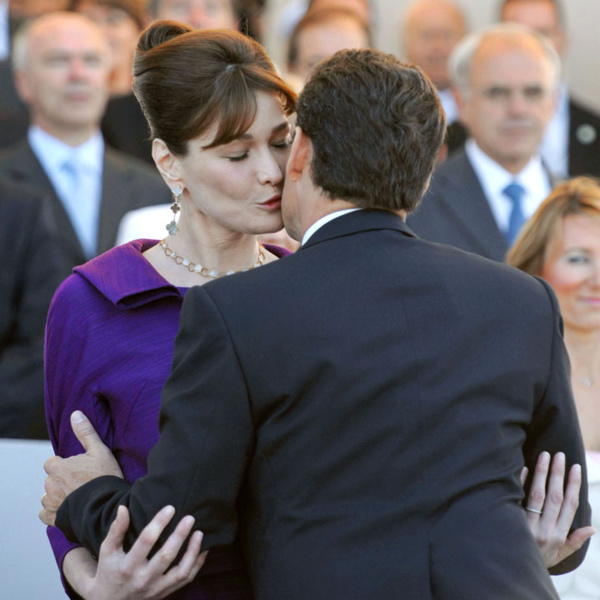 Carla Bruni, l'ex première dame obsédée par l'argent ? Carla Bruni, l'ex première dame obsédée par l'argent ?