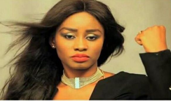 Queen Bizz : "je milite pour l'indépendance et l'autonomie financière des femmes. Namouma Daray Goor" Queen Bizz : "je milite pour l'indépendance et l'autonomie financière des femmes. Namouma Daray Goor"