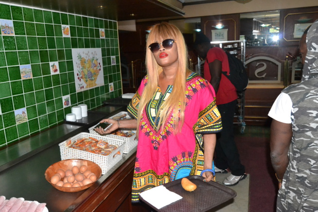 Les premières images de l'arrivée de Titi , Salam Diallo, Dess Major et les musiciens à l'aéroport d'Orly. Les premières images de l'arrivée de Titi , Salam Diallo, Dess Major et les musiciens à l'aéroport d'Orly.