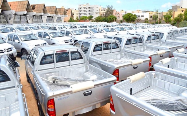 Macky Sall offre 400 véhicules aux maires du Sénégal Macky Sall offre 400 véhicules aux maires du Sénégal