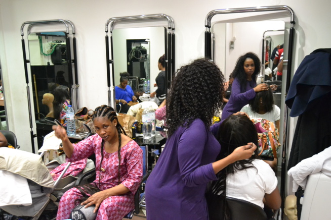 JOUR J-1 Les Sénégalais de la diaspora envahissent le 18 eme pour préparer le concert de TITI au Dock Haussman de Paris.Regardez JOUR J-1 Les Sénégalais de la diaspora envahissent le 18 eme pour préparer le concert de TITI au Dock Haussman de Paris.Regardez