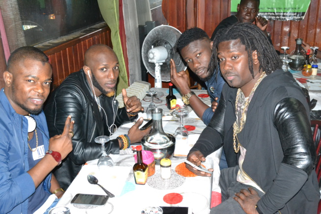 JOUR J-1 Les Sénégalais de la diaspora envahissent le 18 eme pour préparer le concert de TITI au Dock Haussman de Paris.Regardez