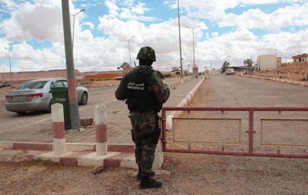 Tunisie : Cinq Sénégalais qui tentaient d'entrer dans le territoire via la Libye arrêtés Tunisie : Cinq Sénégalais qui tentaient d'entrer dans le territoire via la Libye arrêtés