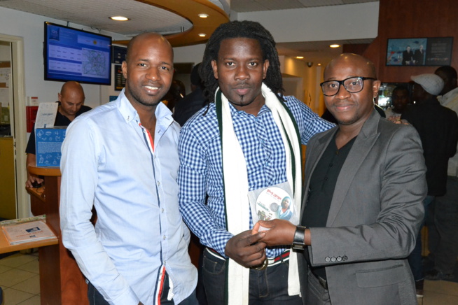 Titi en route pour le Thieck Sound à la salle du Dock Haussman avec ses musiciens avant le concert de 23h. Regardez Titi en route pour le Thieck Sound à la salle du Dock Haussman avec ses musiciens avant le concert de 23h. Regardez