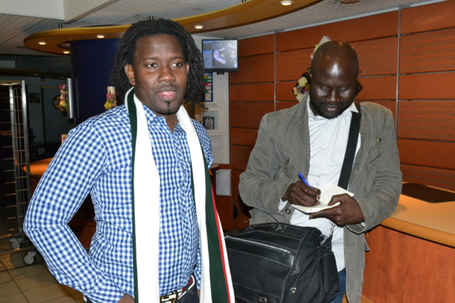 Titi en route pour le Thieck Sound à la salle du Dock Haussman avec ses musiciens avant le concert de 23h. Regardez Titi en route pour le Thieck Sound à la salle du Dock Haussman avec ses musiciens avant le concert de 23h. Regardez