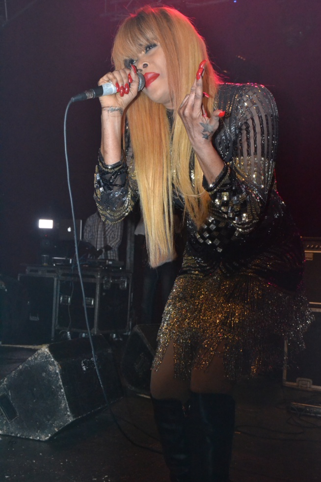 DESS MAJOR chauffe le Dock Haussman de Paris. Regardez le HOT SHOW.
