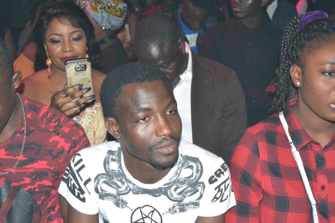 DESS MAJOR chauffe le Dock Haussman de Paris. Regardez le HOT SHOW. DESS MAJOR chauffe le Dock Haussman de Paris. Regardez le HOT SHOW.