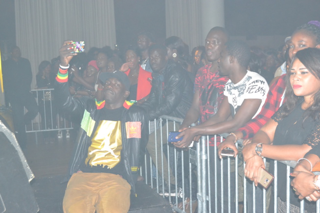 DESS MAJOR chauffe le Dock Haussman de Paris. Regardez le HOT SHOW.