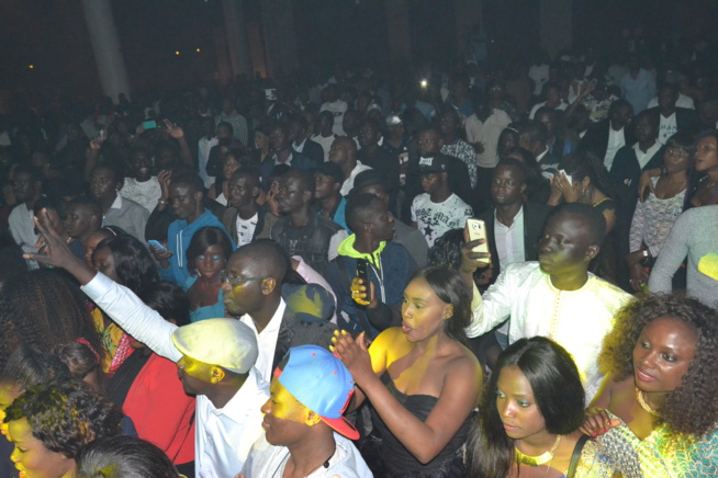 Titi la lionne de la musique Sénégalaise réussit son pari au Dock Haussman de Paris avec Africa Rythme. Regardez Titi la lionne de la musique Sénégalaise réussit son pari au Dock Haussman de Paris avec Africa Rythme. Regardez