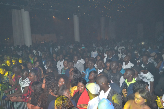 Titi la lionne de la musique Sénégalaise réussit son pari au Dock Haussman de Paris avec Africa Rythme. Regardez Titi la lionne de la musique Sénégalaise réussit son pari au Dock Haussman de Paris avec Africa Rythme. Regardez