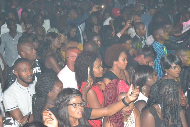 Titi la lionne de la musique Sénégalaise réussit son pari au Dock Haussman de Paris avec Africa Rythme. Regardez Titi la lionne de la musique Sénégalaise réussit son pari au Dock Haussman de Paris avec Africa Rythme. Regardez