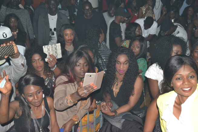Titi la lionne de la musique Sénégalaise réussit son pari au Dock Haussman de Paris avec Africa Rythme. Regardez