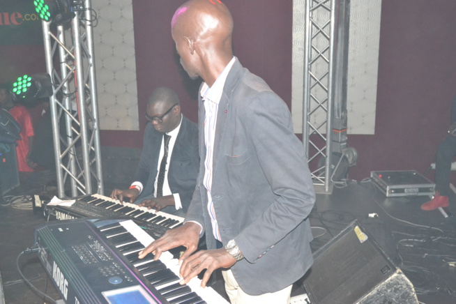 Titi la lionne de la musique Sénégalaise réussit son pari au Dock Haussman de Paris avec Africa Rythme. Regardez