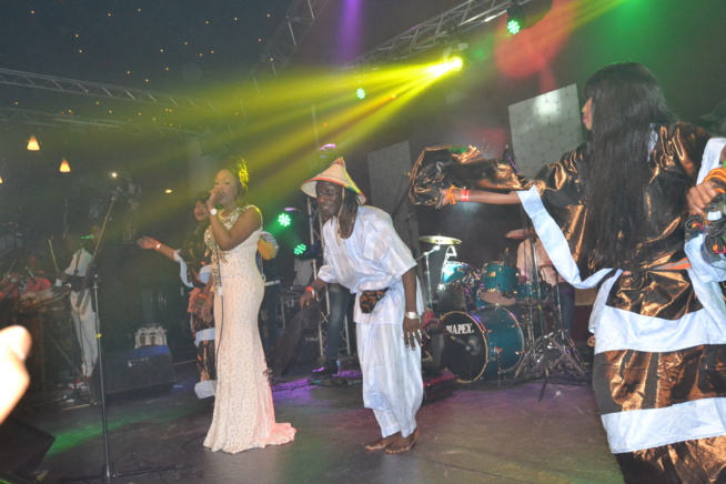 Titi la lionne de la musique Sénégalaise réussit son pari au Dock Haussman de Paris avec Africa Rythme. Regardez Titi la lionne de la musique Sénégalaise réussit son pari au Dock Haussman de Paris avec Africa Rythme. Regardez